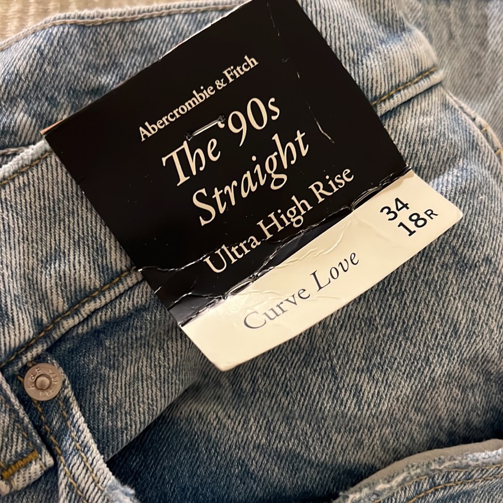 Curve Love Ultra High Rise 90s Straight Jean, Light with Criss-Cross Waistband - Picture 3 of 7